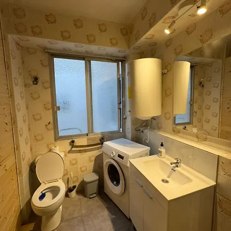 Apartment Private With 4 Bedroom And Balcony *